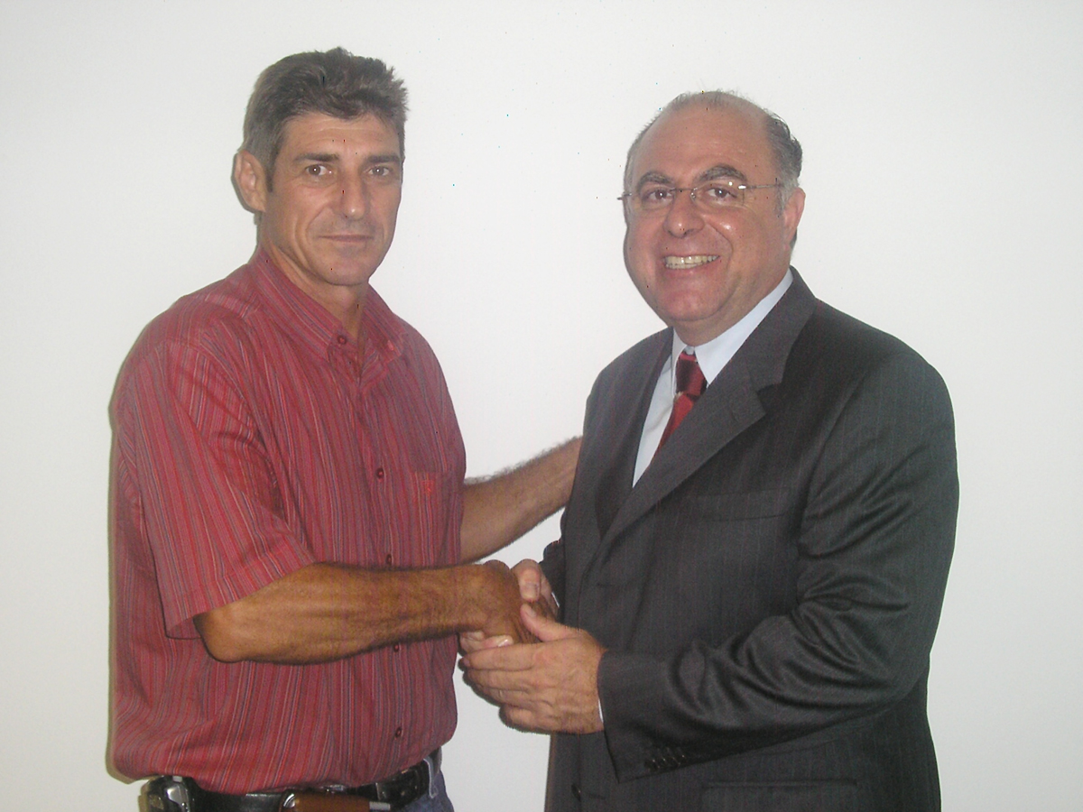 Dirceu Massucato e deputado Arnaldo Jardim<a style='float:right;color:#ccc' href='https://www3.al.sp.gov.br/repositorio/noticia/03-2008/JARDIM BORACEIA VERBA.jpg' target=_blank><i class='bi bi-zoom-in'></i> Clique para ver a imagem </a>